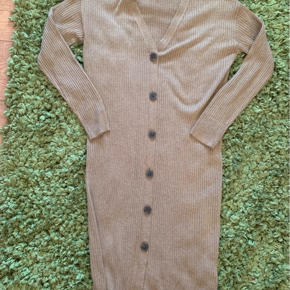 Dress - Picture 3 of 3